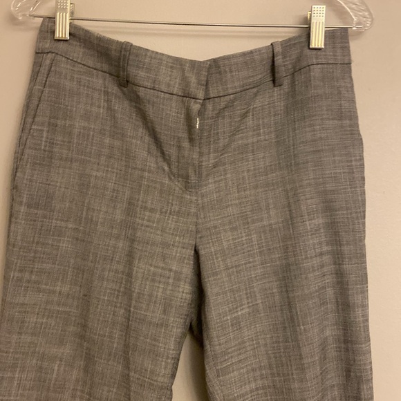 ⭐️ Ann Taylor Gray Dress Pants size 6 petite - Picture 2 of 9